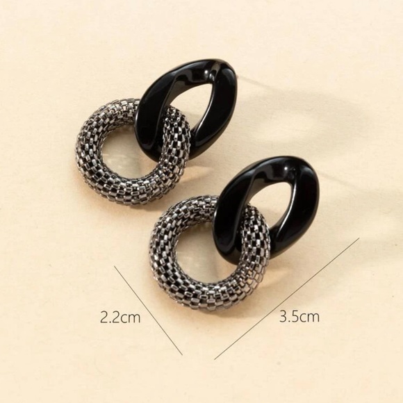 Chain Link Drop Earrings Silver Black - Picture 4 of 6